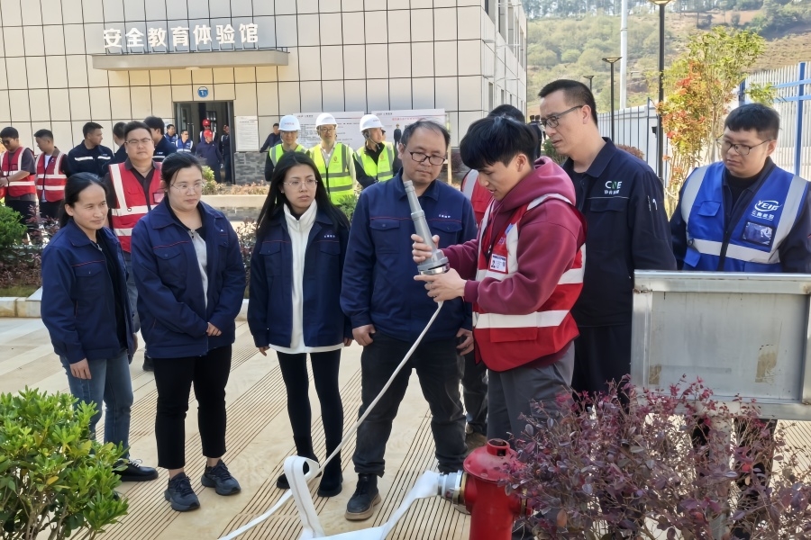 講解消防栓及消防水帶使用方法_副本.jpg